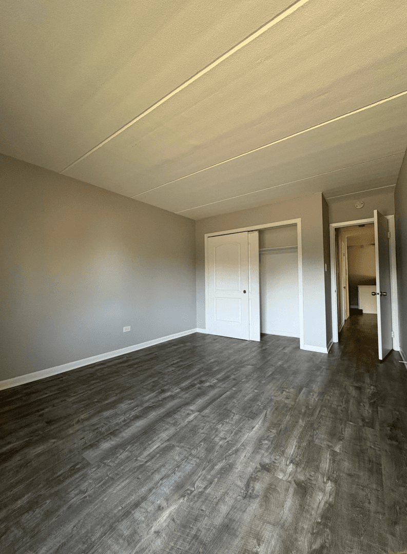 Elmhurst Apartment: 484 N Addison Ave Unit 101E