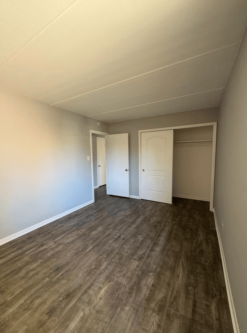 Elmhurst Apartment: 484 N Addison Ave Unit 101E