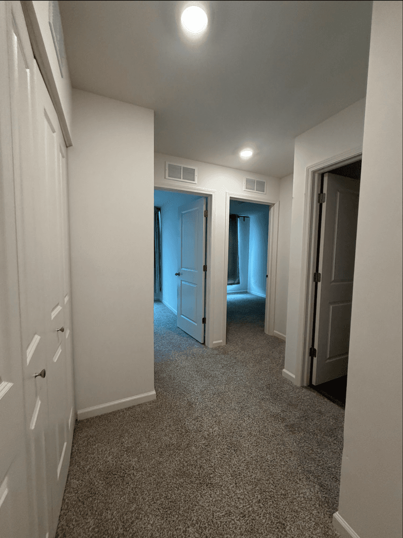 Lombard Townhome: 332 Summit Circle