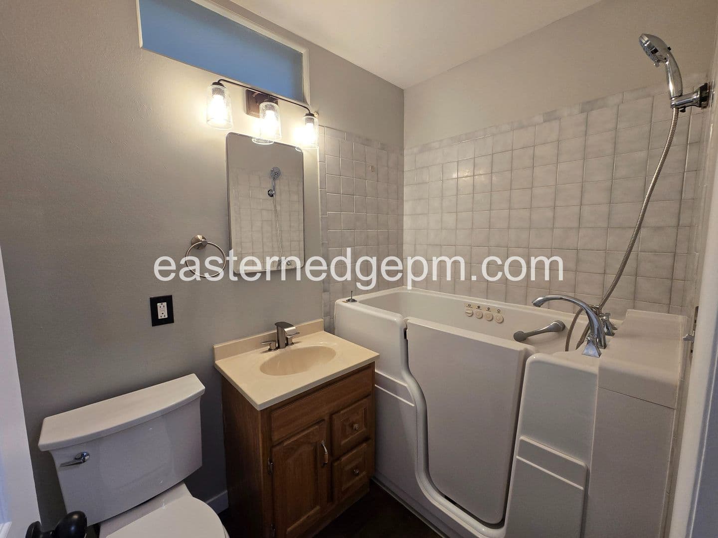 Ontario House: 568 NW 3rd Street