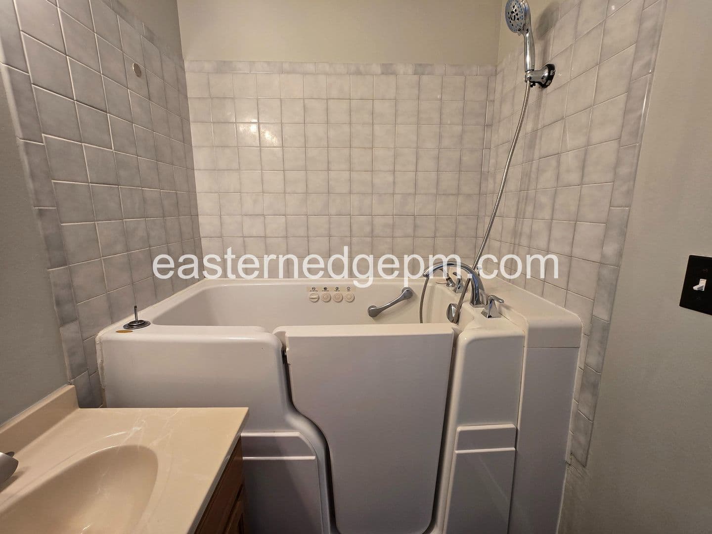 Ontario House: 568 NW 3rd Street