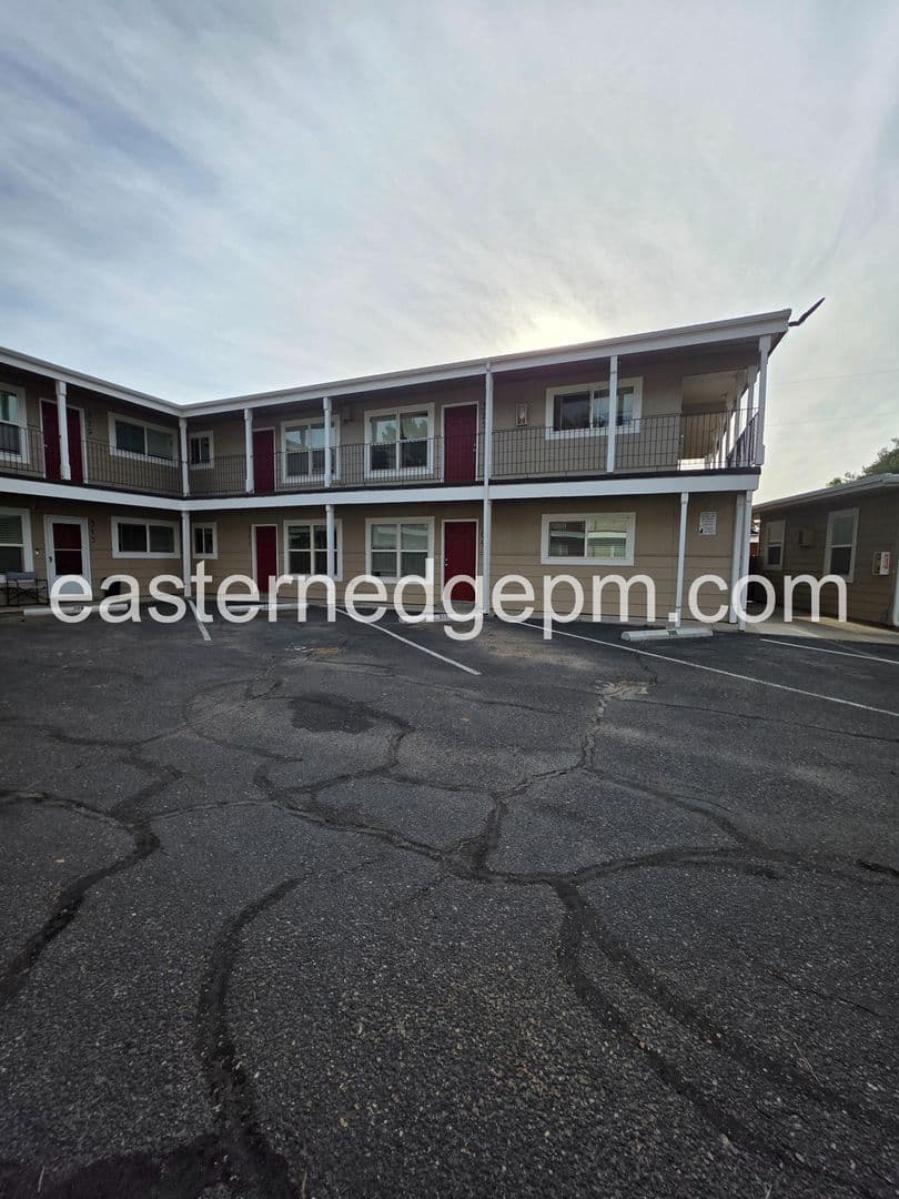 Ontario Apartment: 305-339 NW 8th Avenue