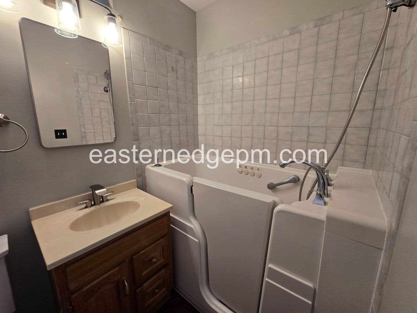 Ontario House: 568 NW 3rd Street