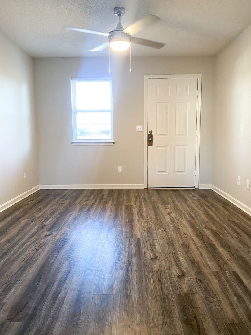 Greenville Apartment: Brownlea Drive