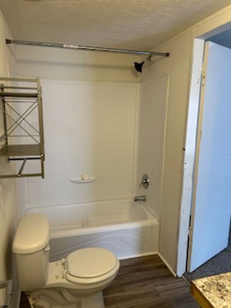 Greenville Apartment: Old River Road