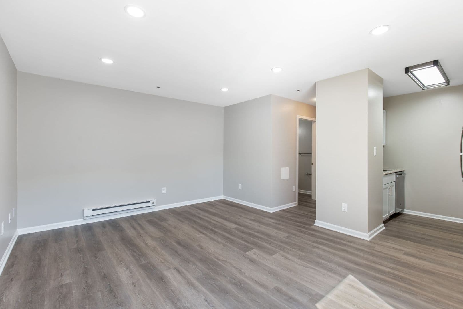 Triangle Apartment: Lotus Court