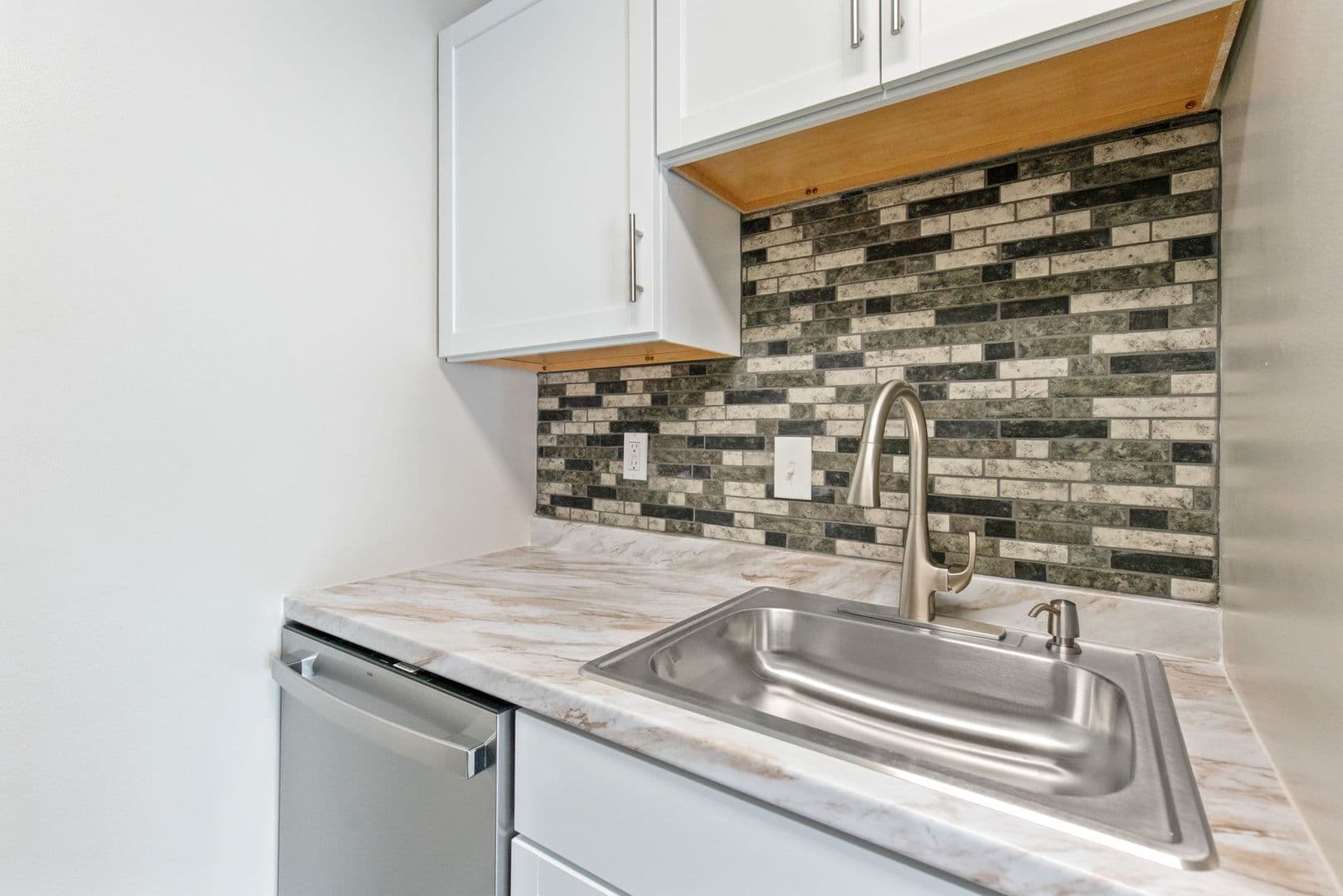Triangle Apartment: Lotus Court