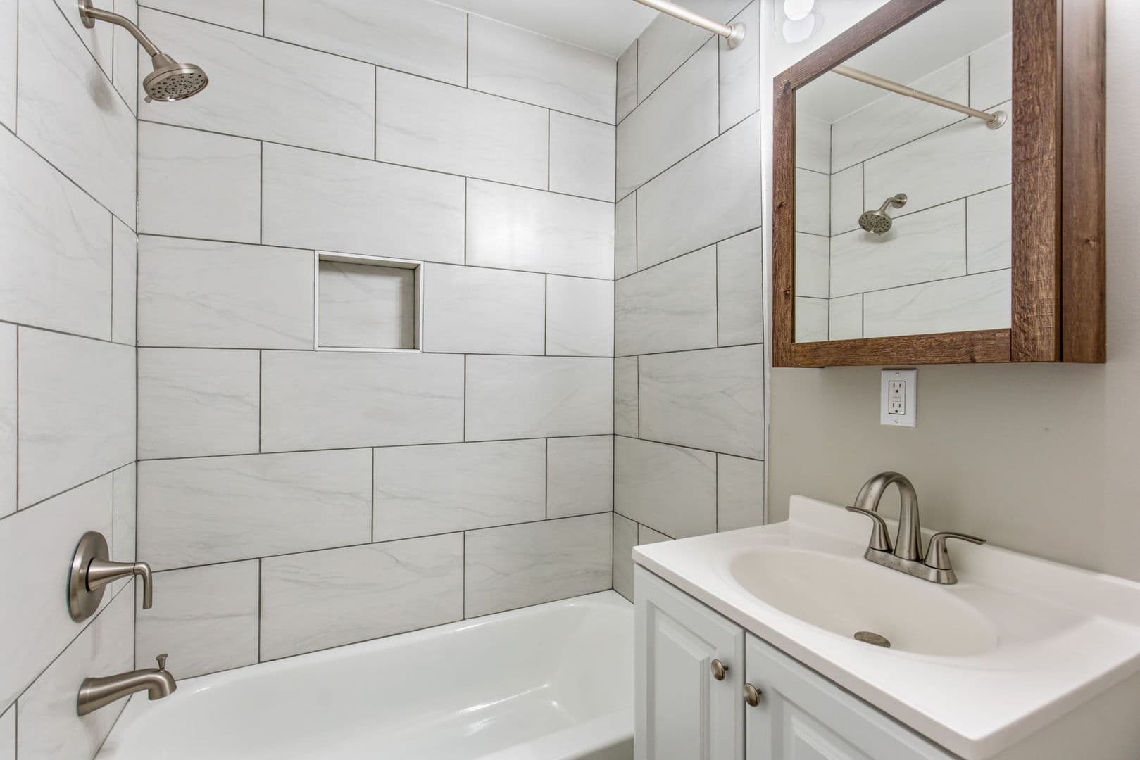 Triangle Apartment: Lotus Court