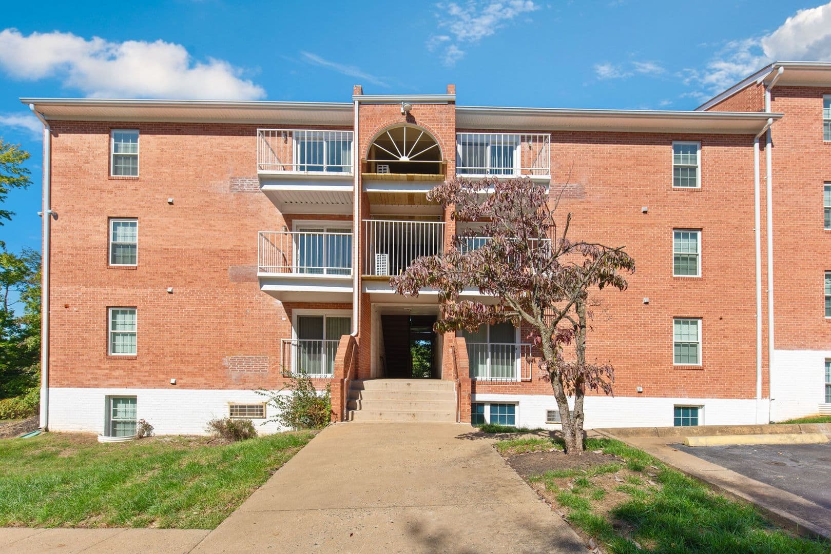 Triangle Apartment: Lotus Court