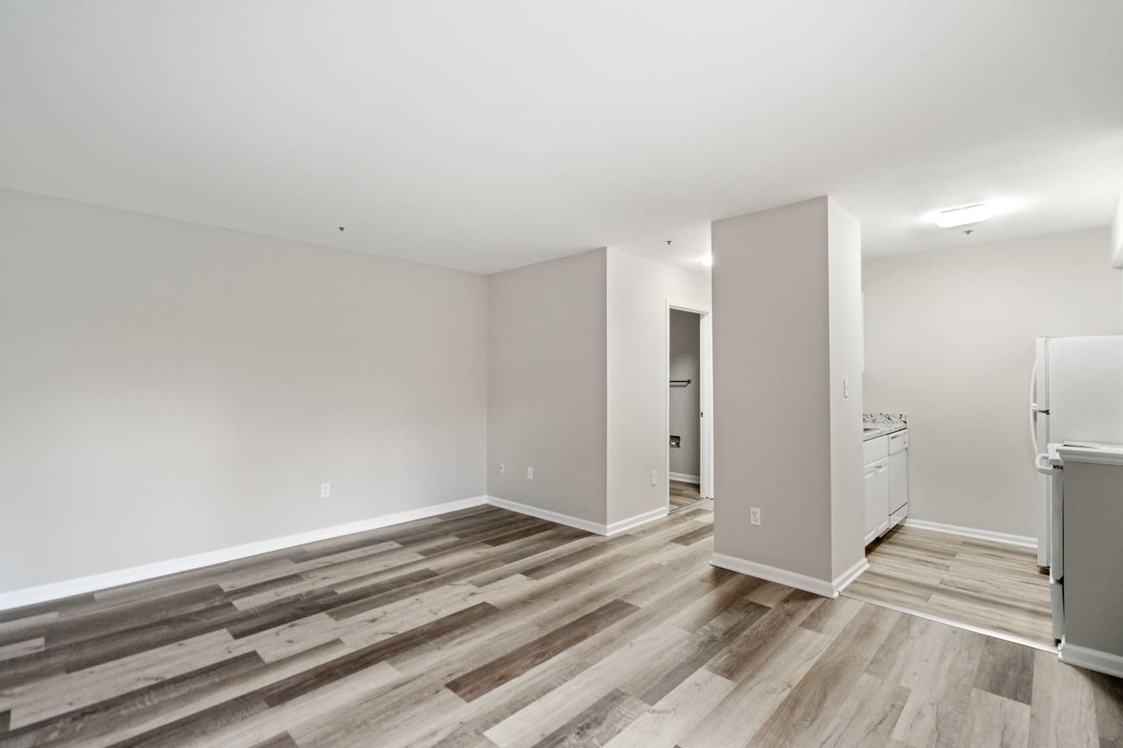 Triangle Apartment: Lotus Court