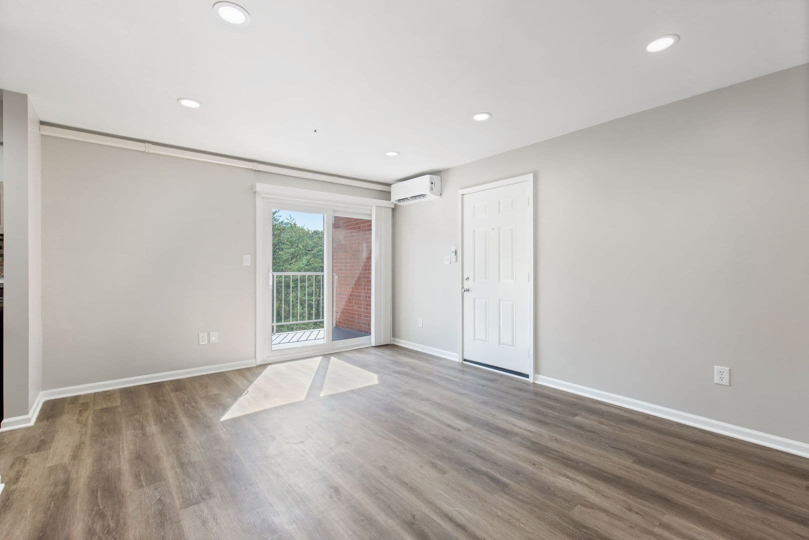 Triangle Apartment: Lotus Court