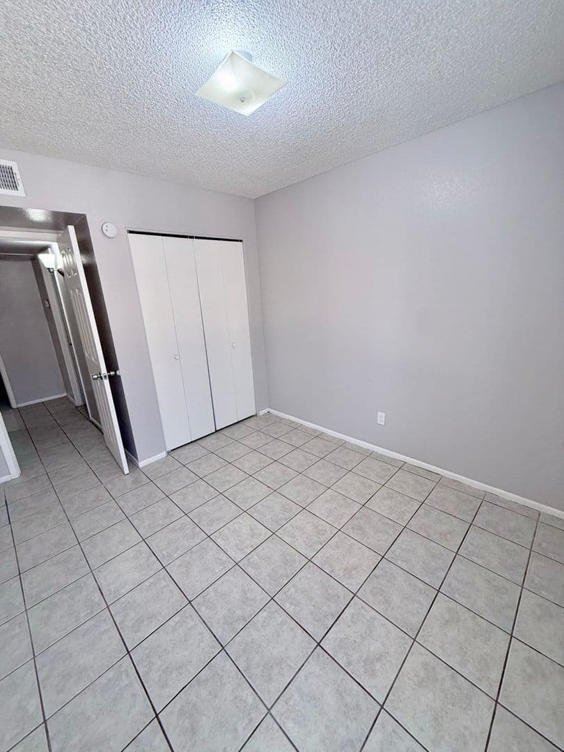 Mesa Apartment: 44 S Williams