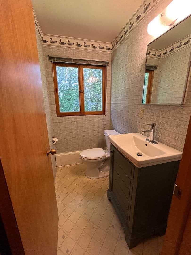 Cloquet House: 1513 S Highway 33