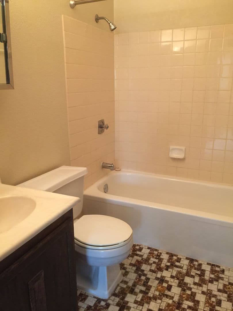 Duluth Apartment: 1711 E 1st St