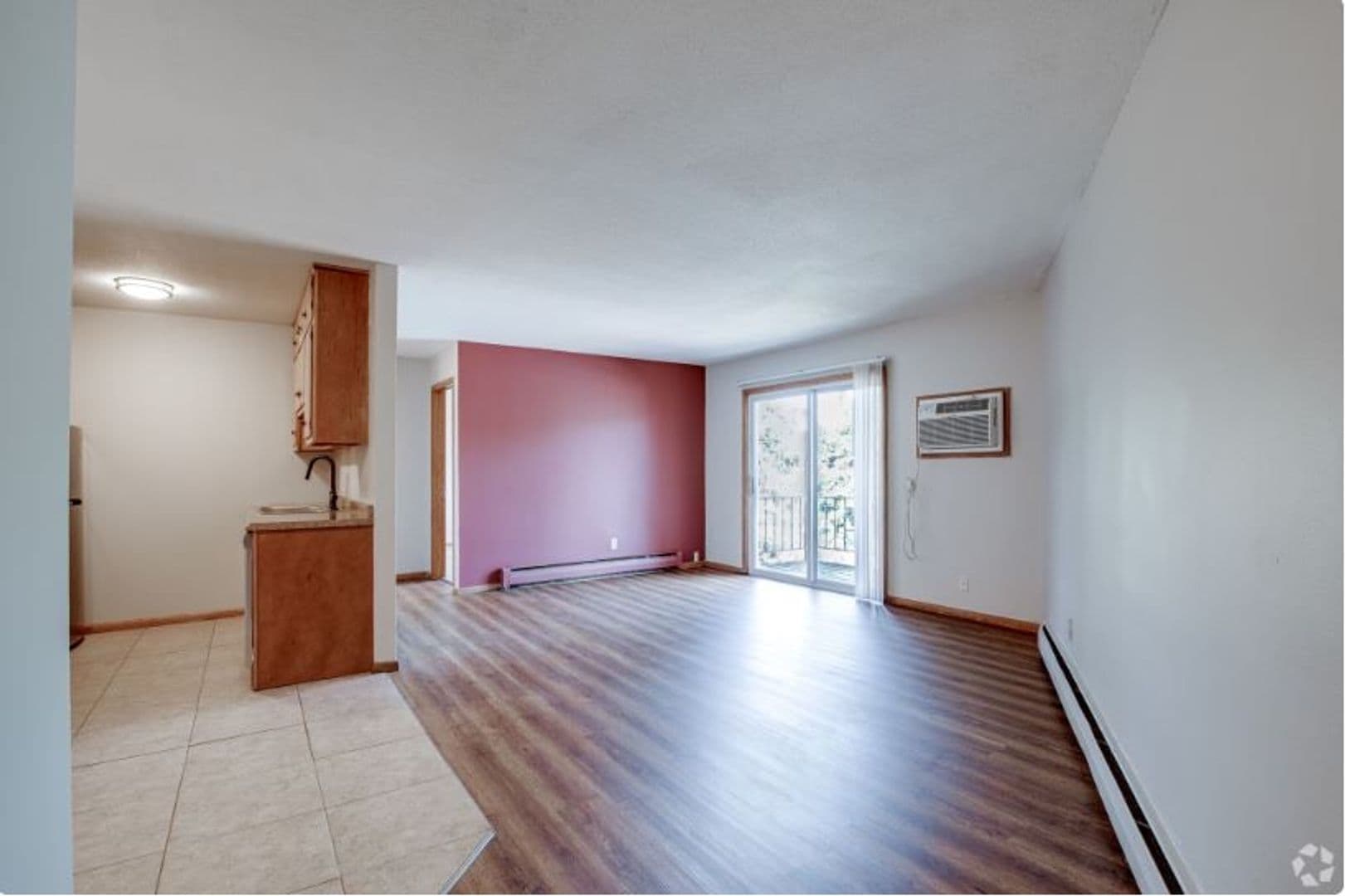 Robbinsdale Apartment: 4028 37th Ave N