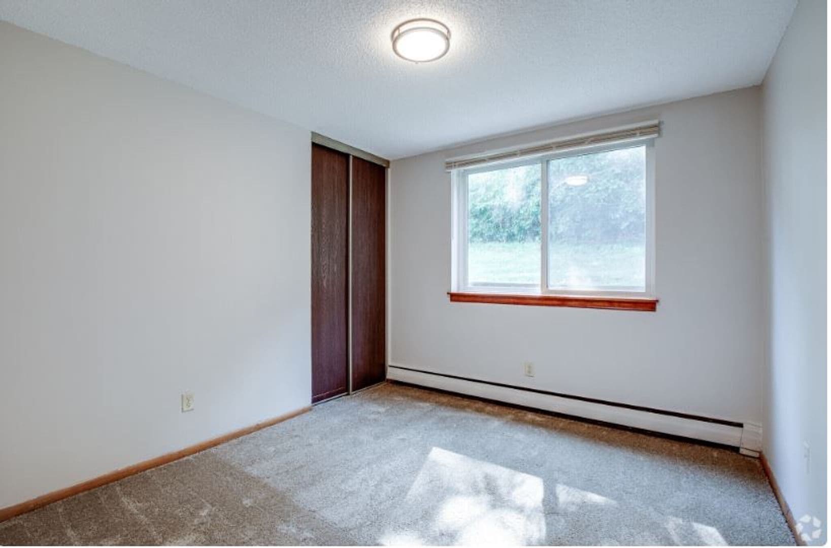 Robbinsdale Apartment: 4024 37th Ave. N