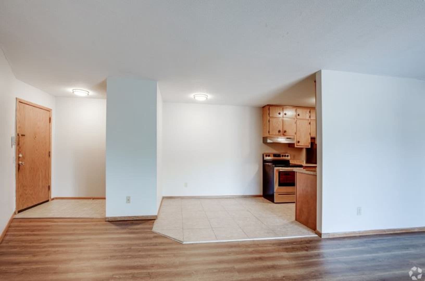 Robbinsdale Apartment: 4028 37th Ave N