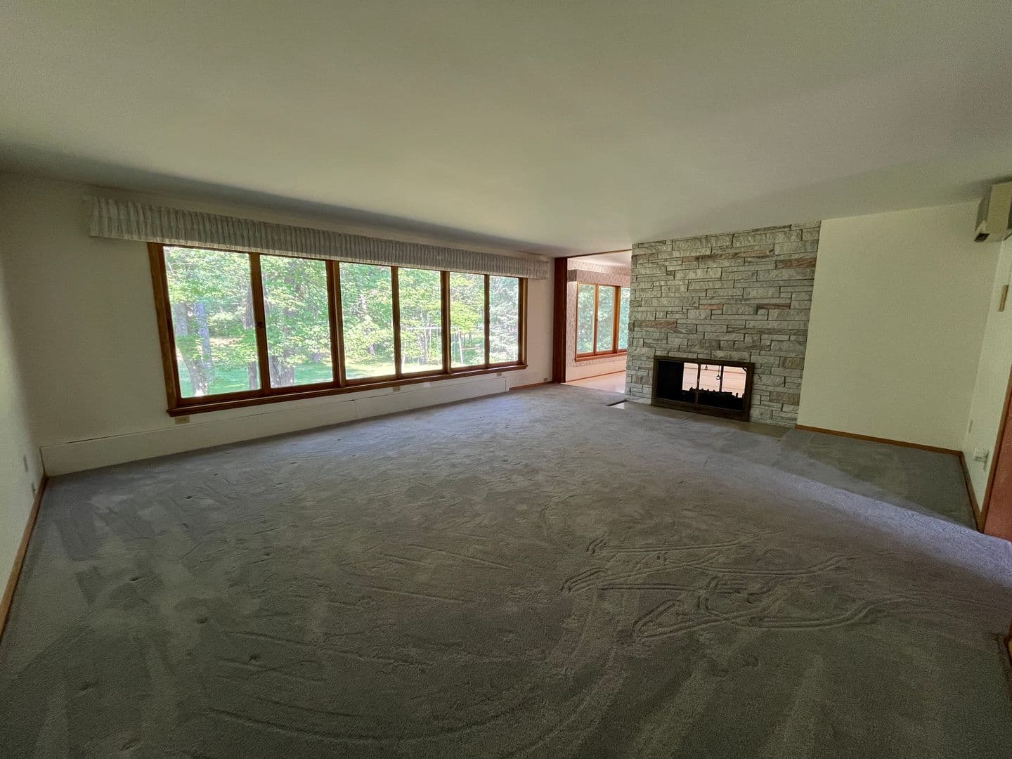 Cloquet House: 1513 S Highway 33