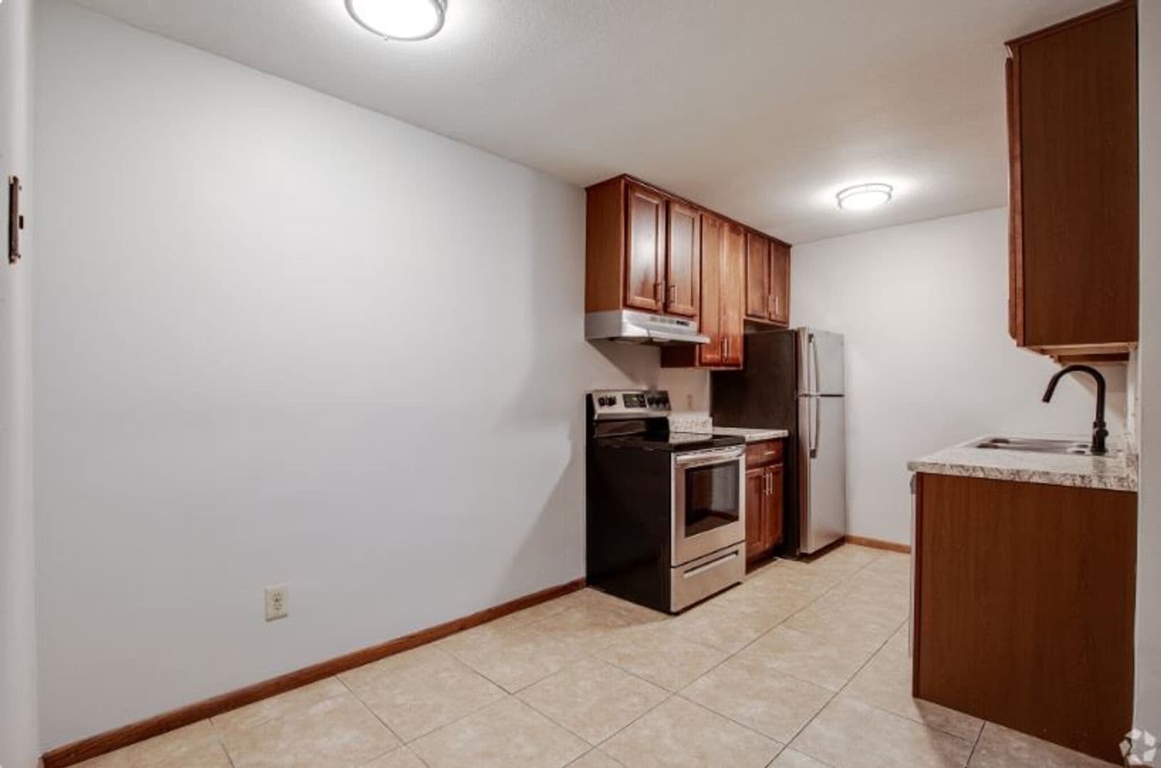 Robbinsdale Apartment: 4024 37th Ave. N