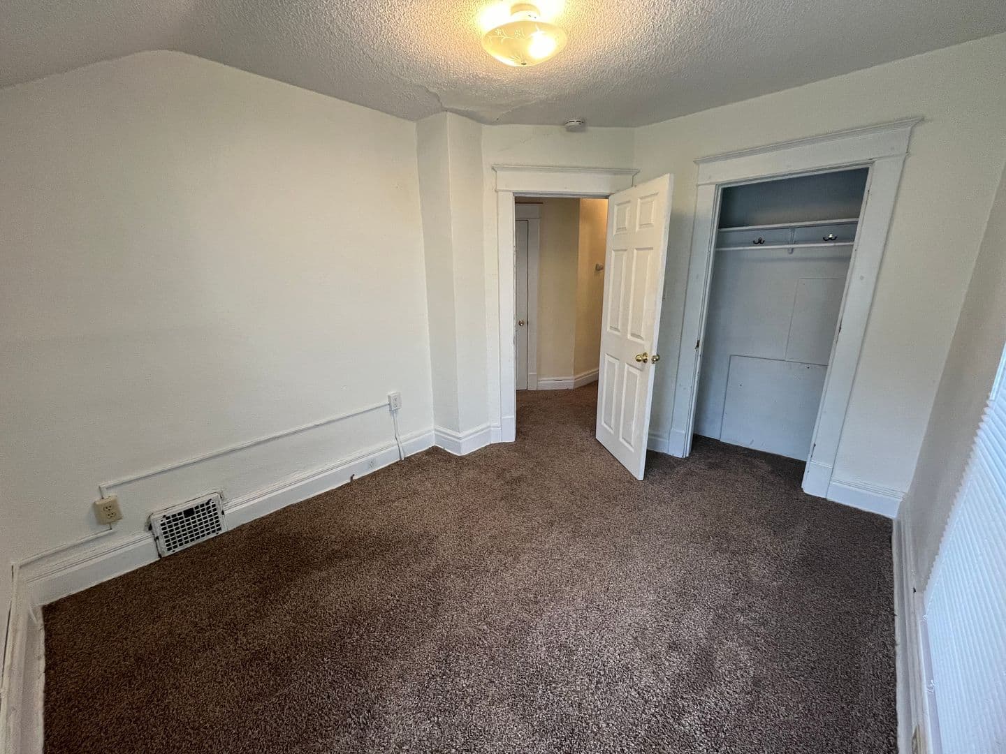 Duluth House: 425 E 5th St