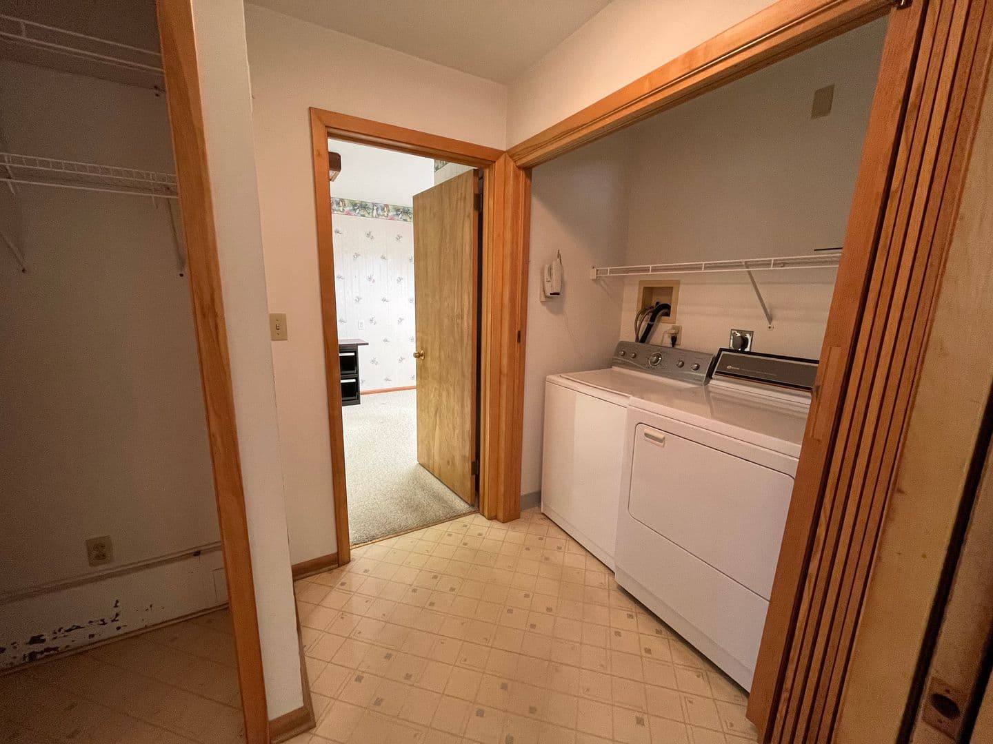 Cloquet House: 1513 S Highway 33