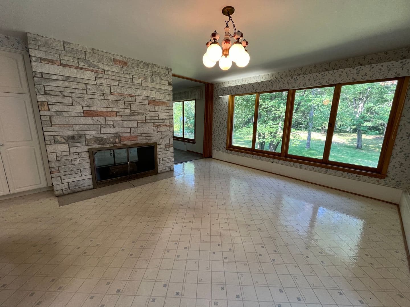 Cloquet House: 1513 S Highway 33