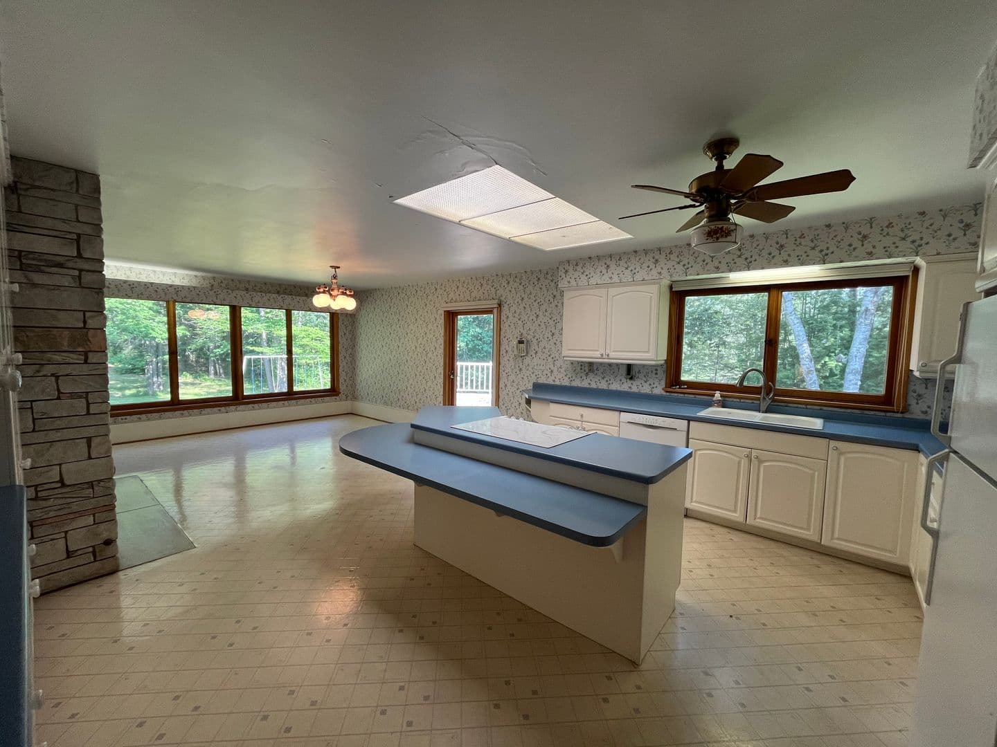 Cloquet House: 1513 S Highway 33