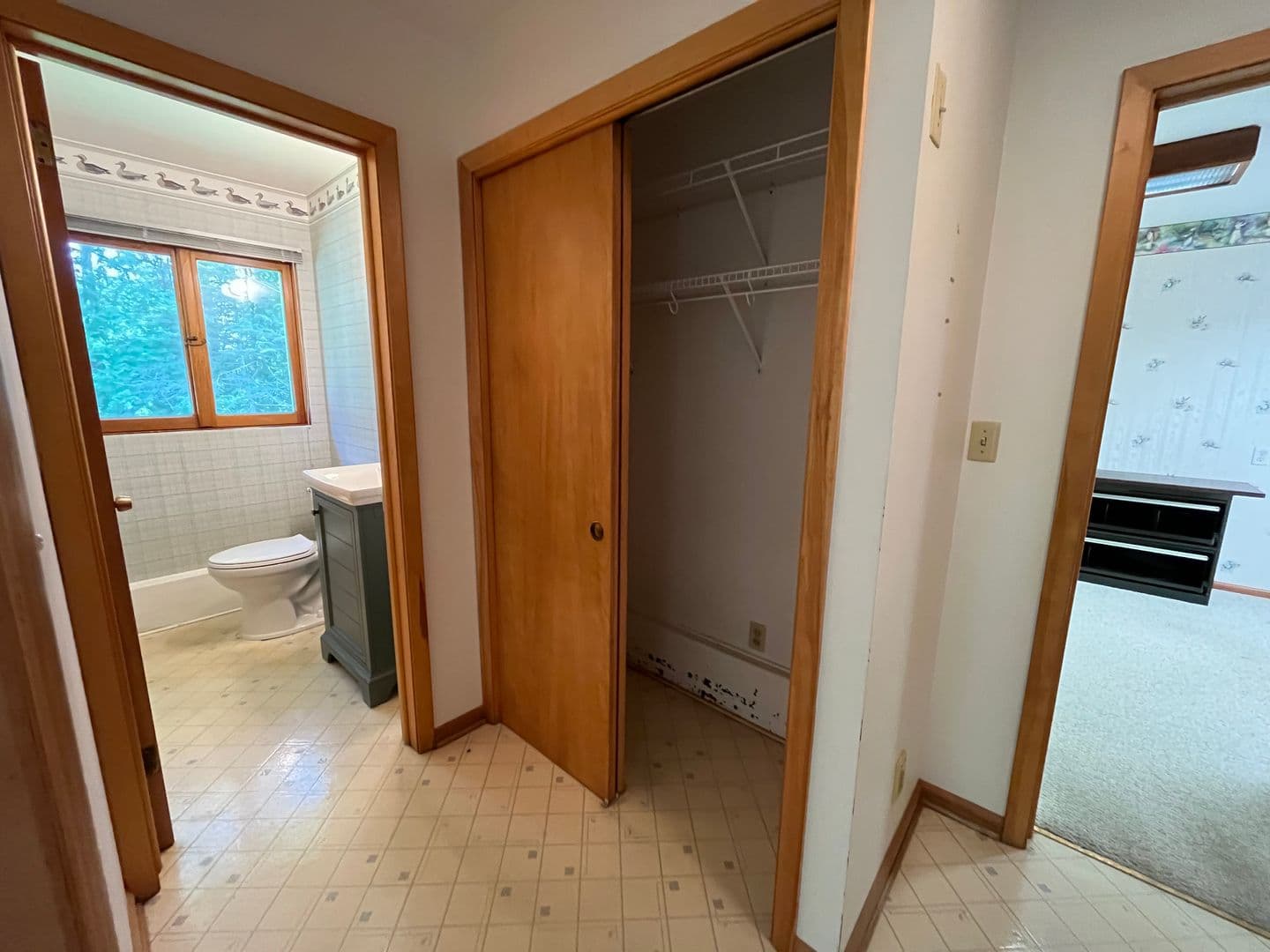 Cloquet House: 1513 S Highway 33