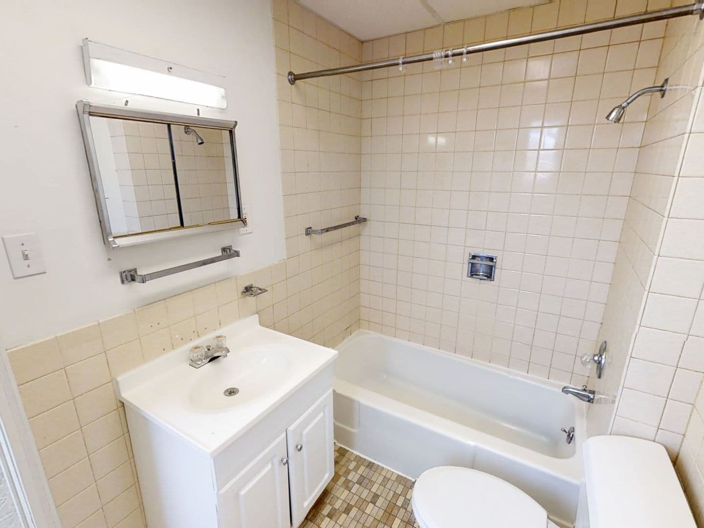 Duluth Apartment: 113-115 N 22nd Ave W