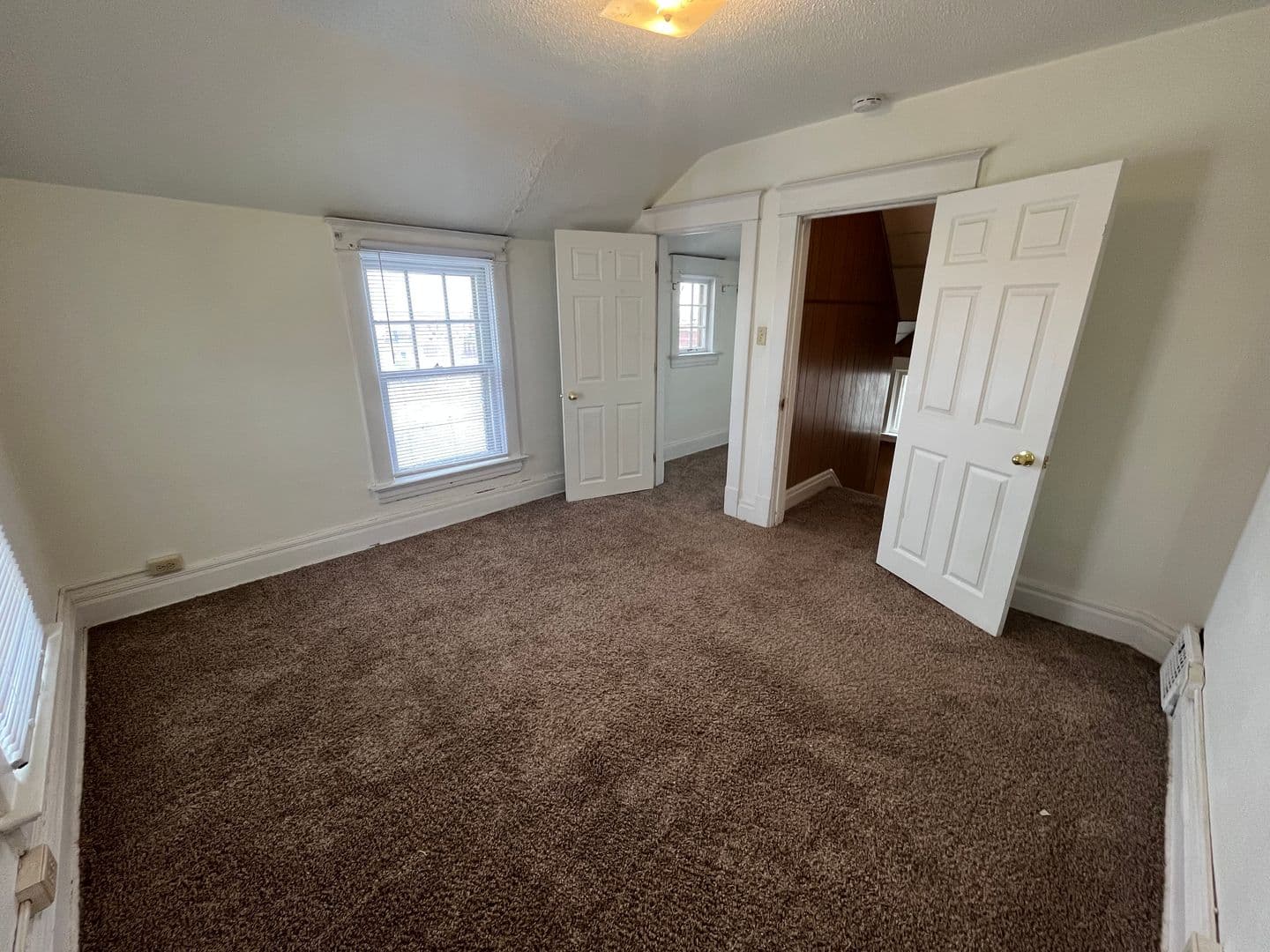 Duluth House: 425 E 5th St