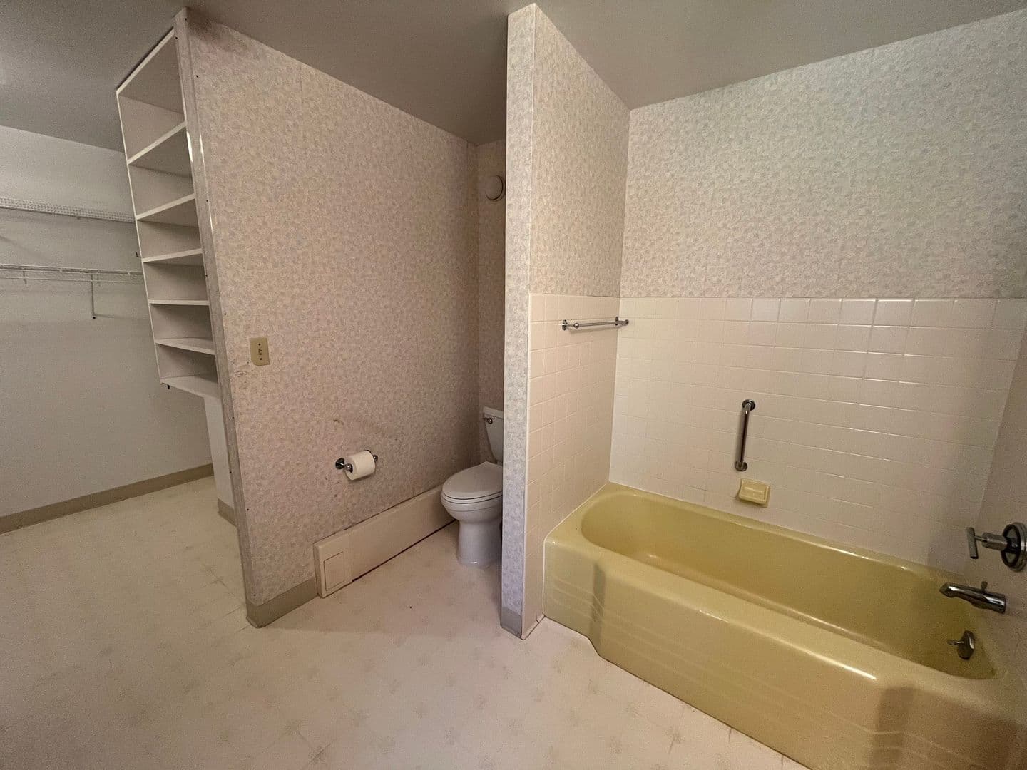 Cloquet House: 1513 S Highway 33