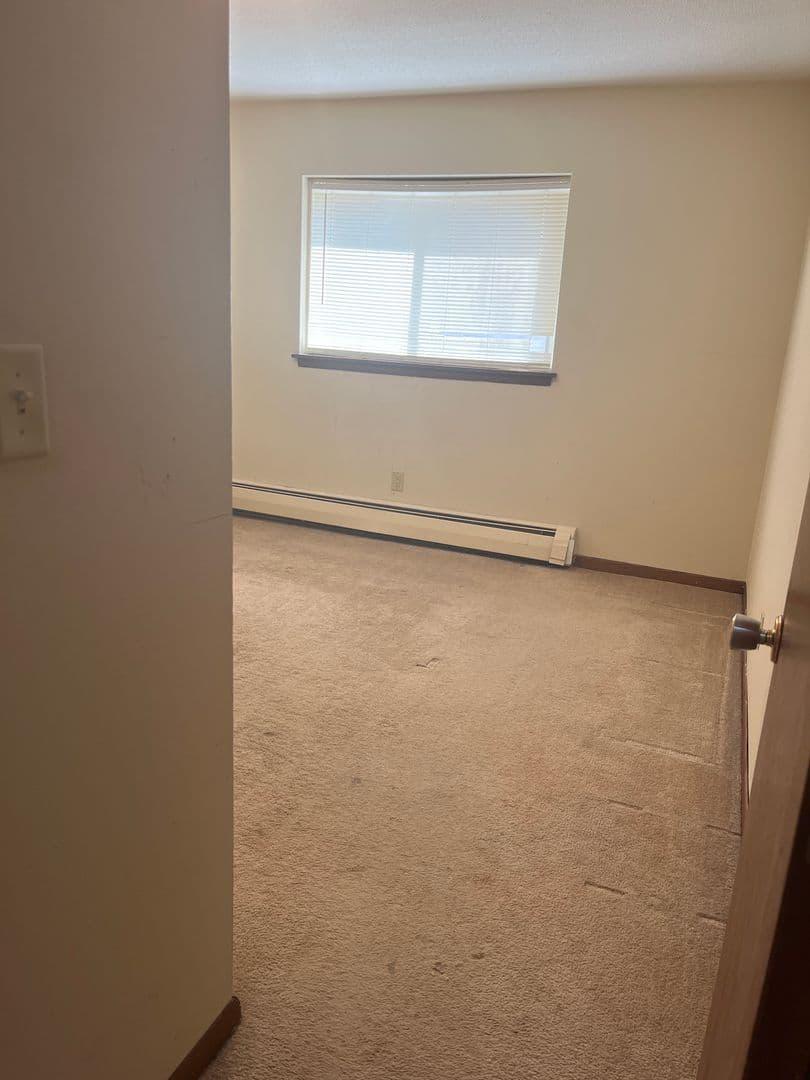 Duluth Apartment: 1410 Acre St