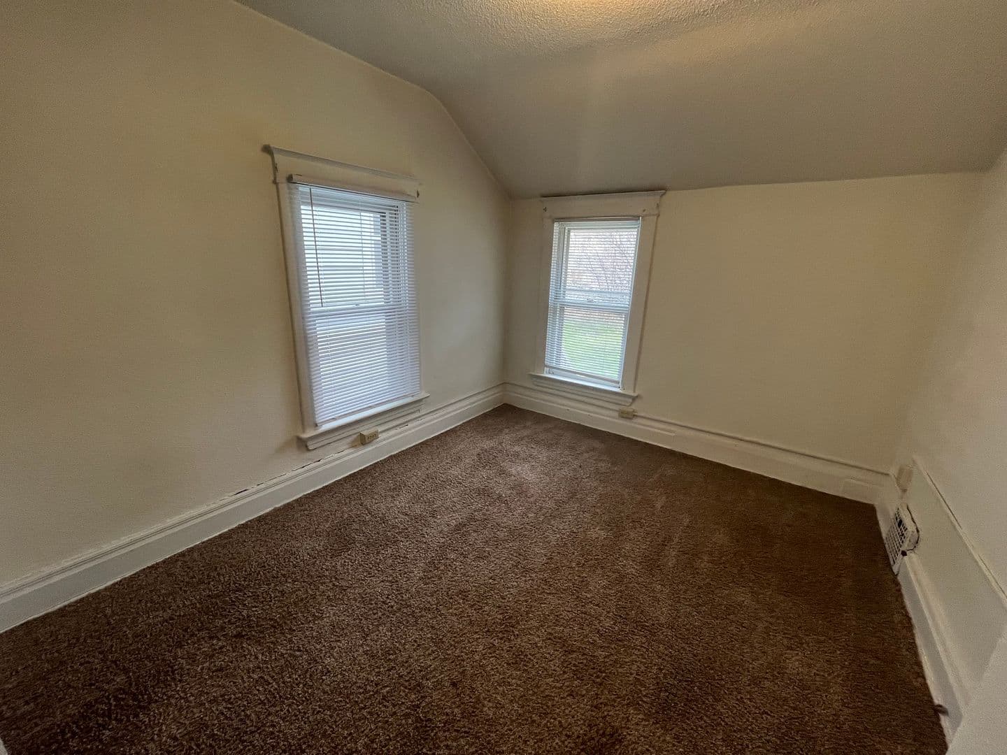 Duluth House: 425 E 5th St