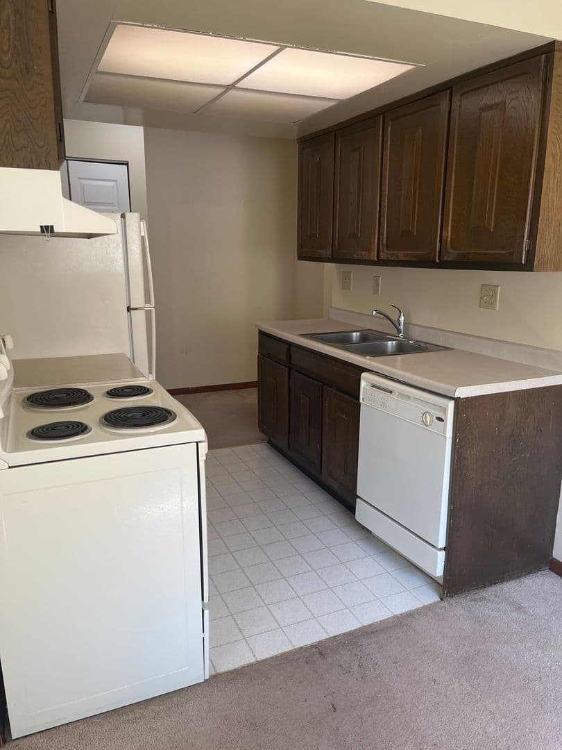 Duluth Apartment: 1410 Acre St