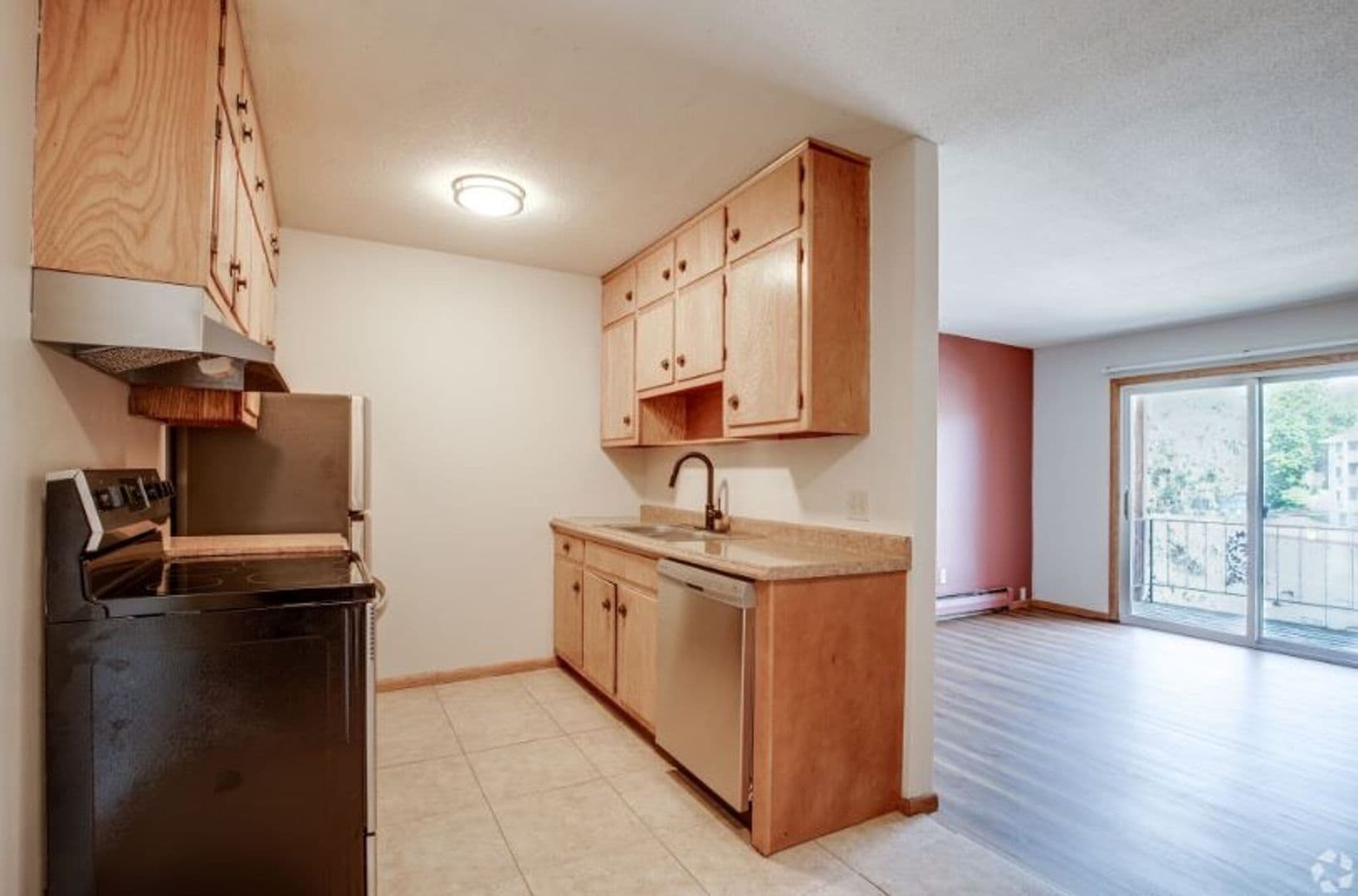Robbinsdale Apartment: 4028 37th Ave N