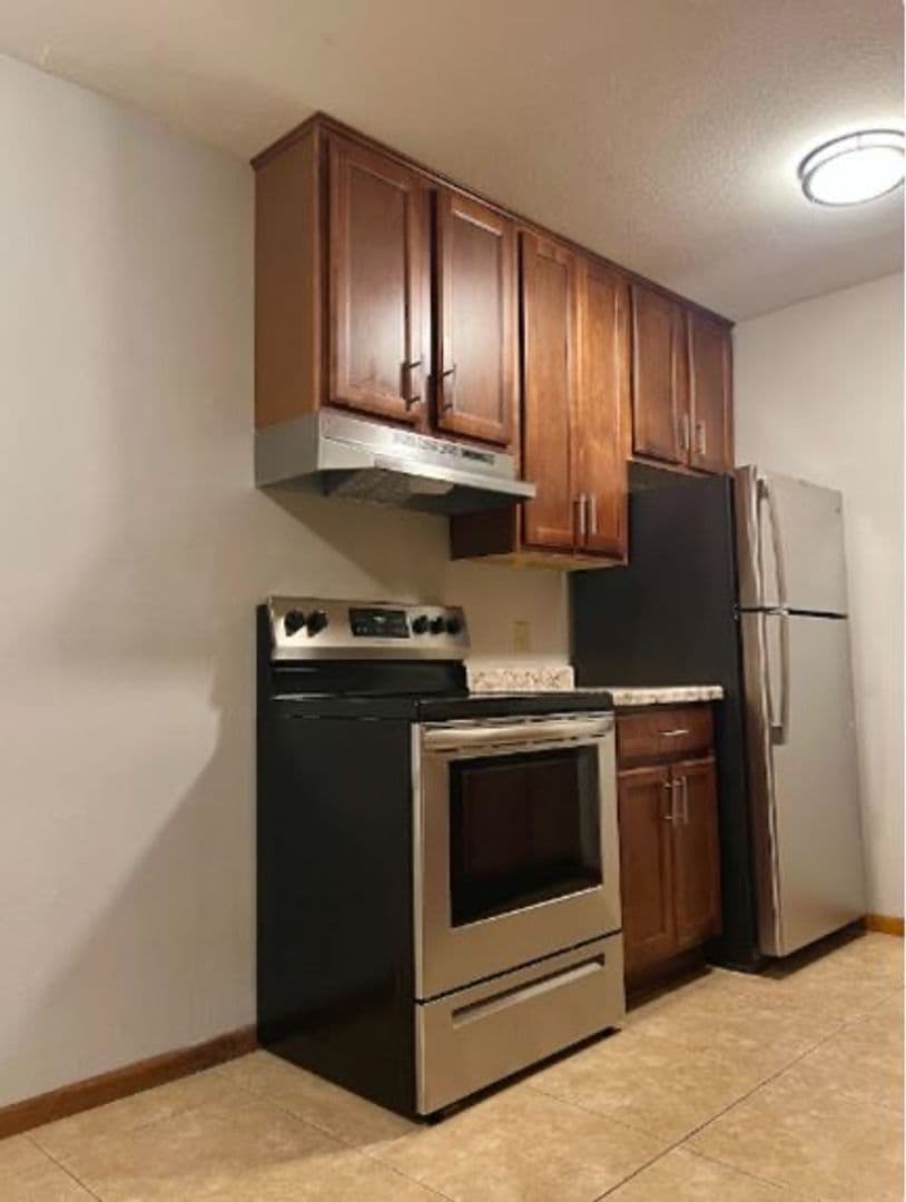 Robbinsdale Apartment: 4028 37th Ave N