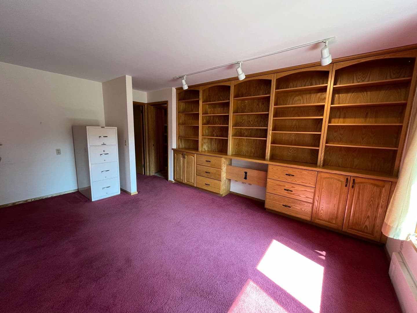 Cloquet House: 1513 S Highway 33