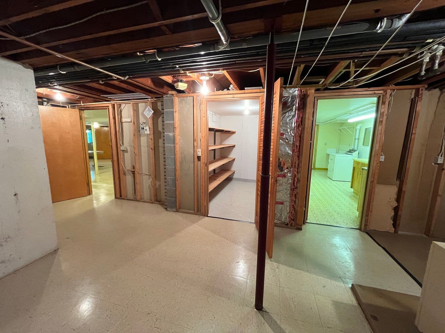 Cloquet House: 1513 S Highway 33
