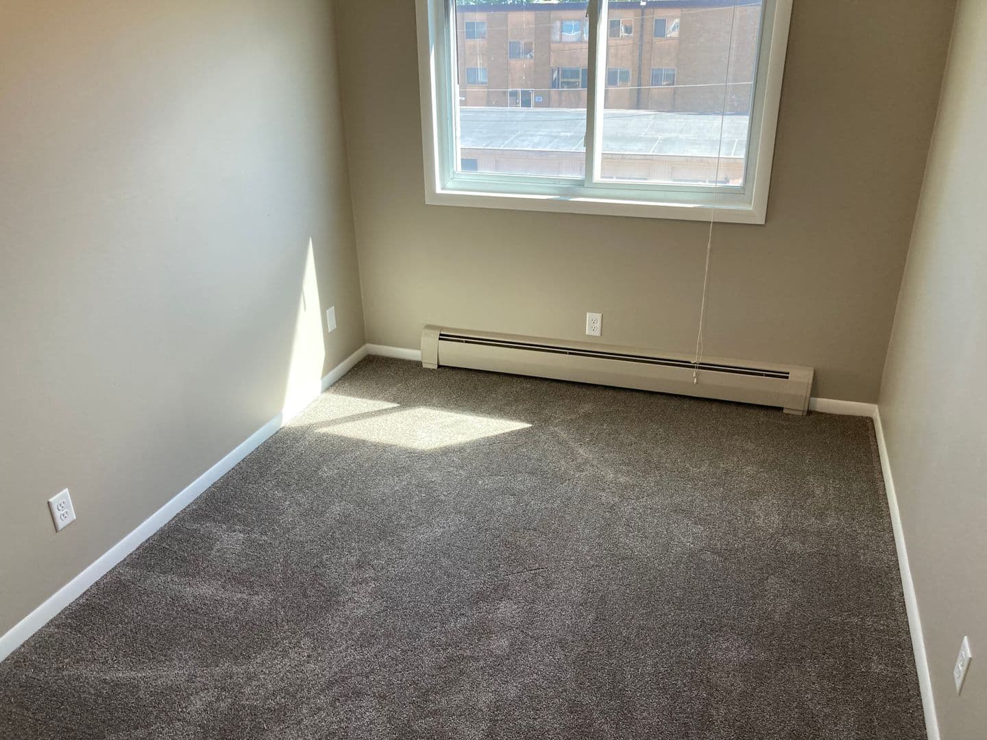 Duluth Apartment: 1410 Acre St
