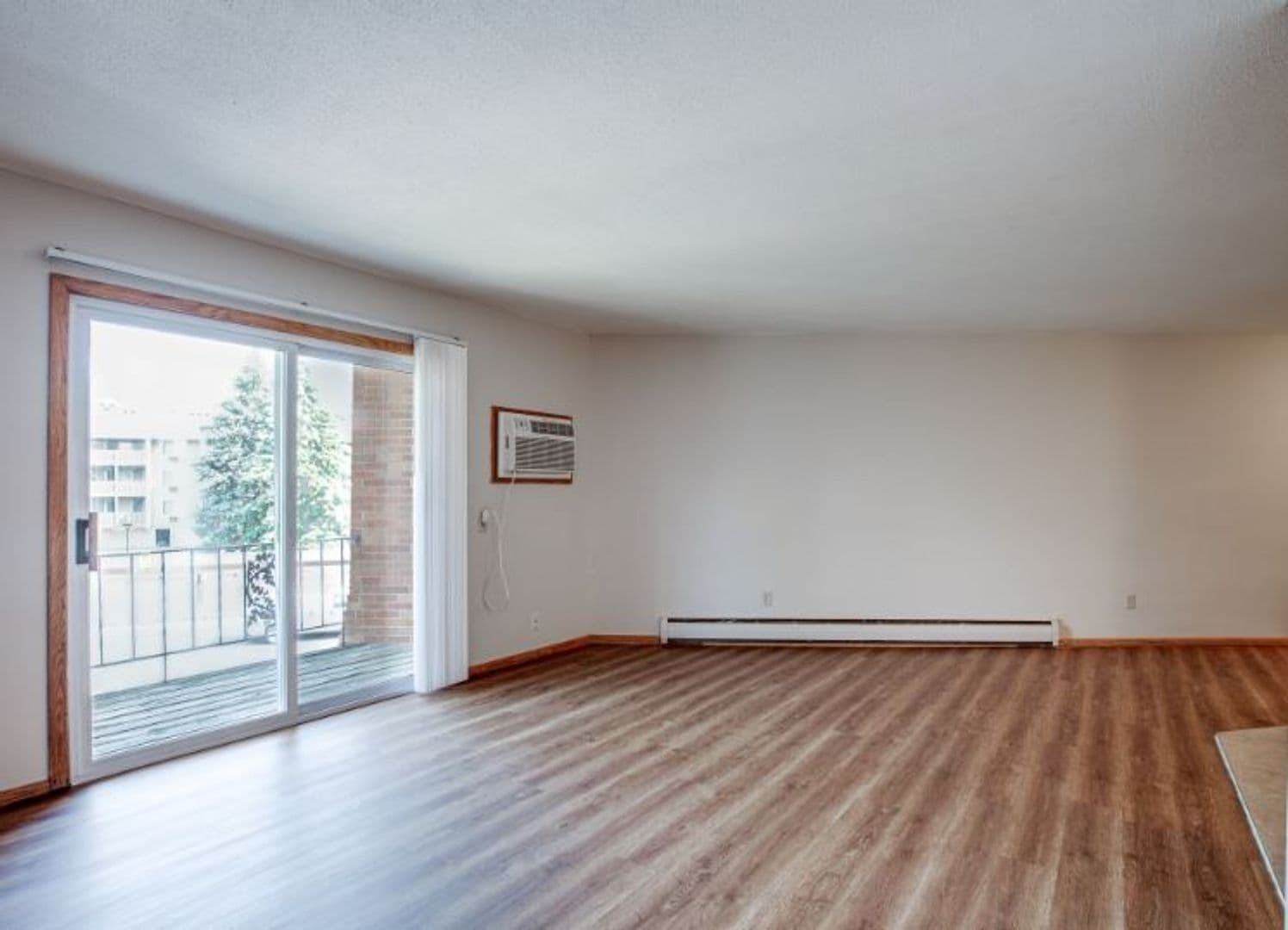 Robbinsdale Apartment: 4032 37th Ave. N