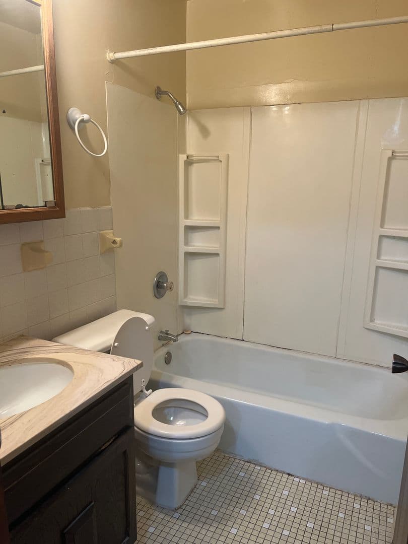 Duluth Apartment: 1410 Acre St