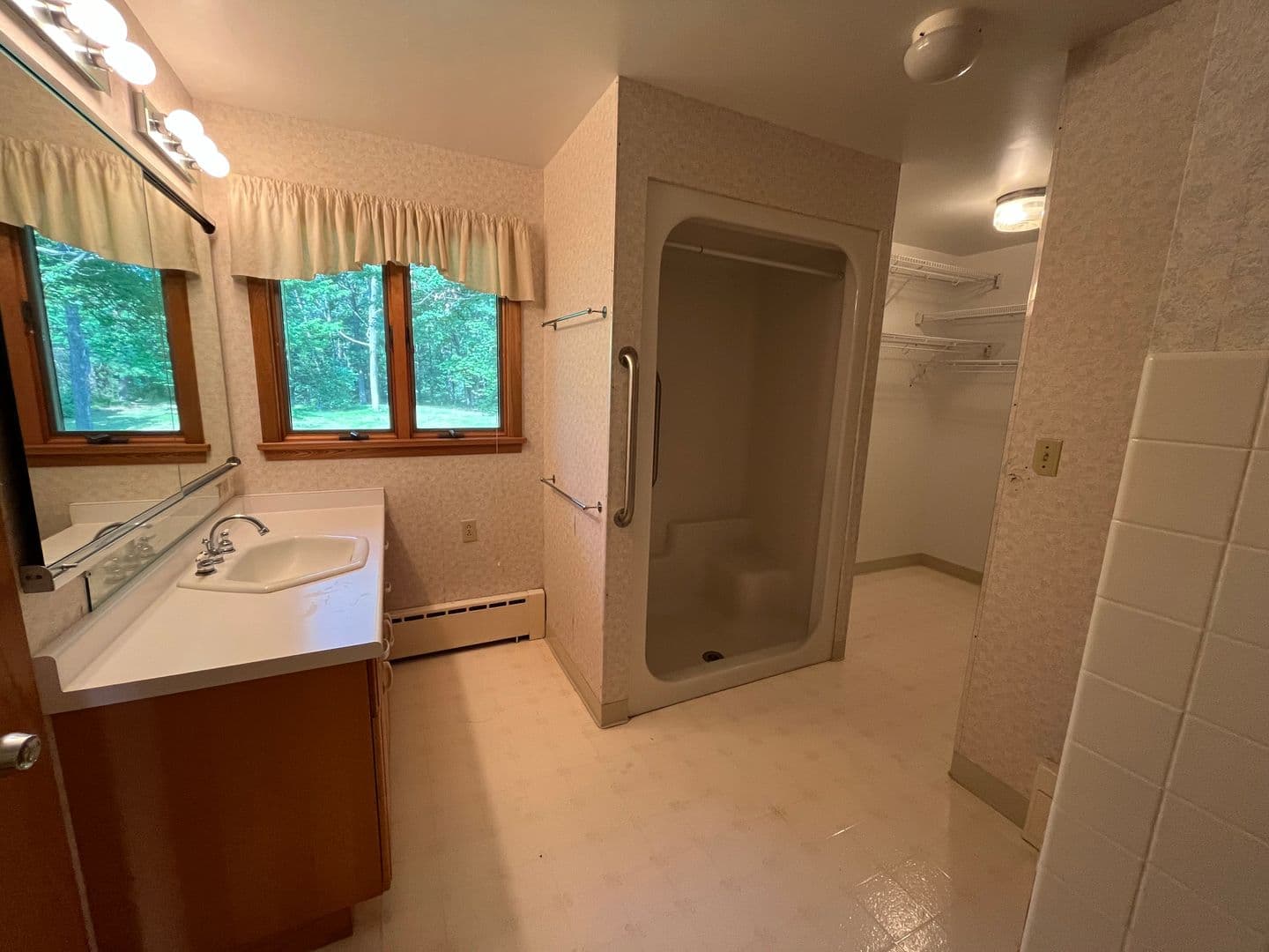 Cloquet House: 1513 S Highway 33
