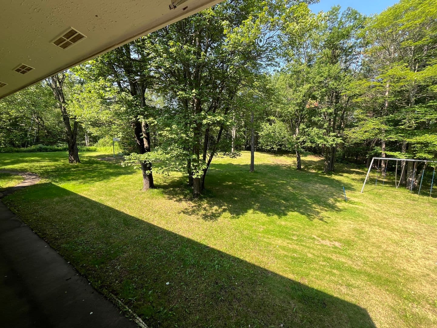 Cloquet House: 1513 S Highway 33