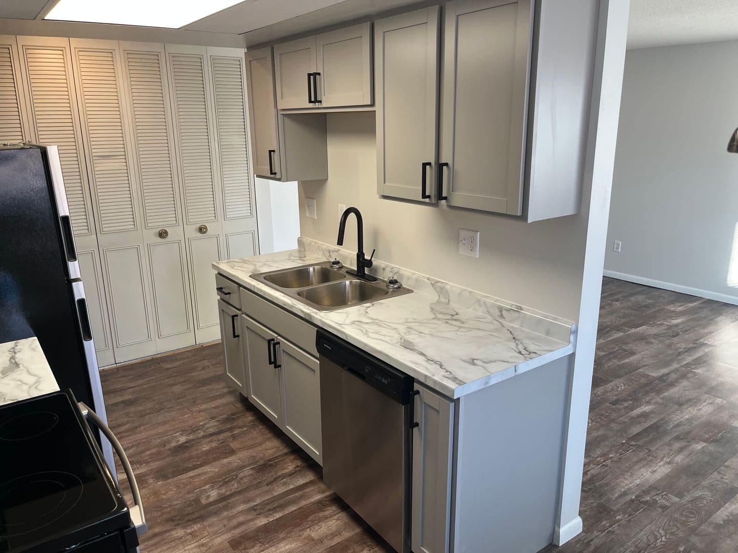 Duluth Apartment: 1410 Acre St