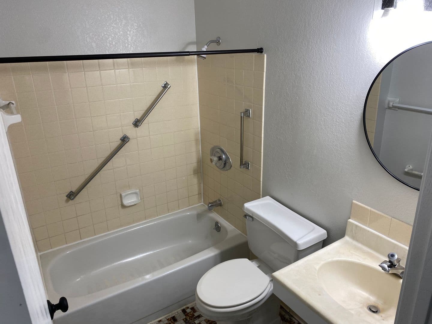 Duluth Apartment: 1711 E 1st St