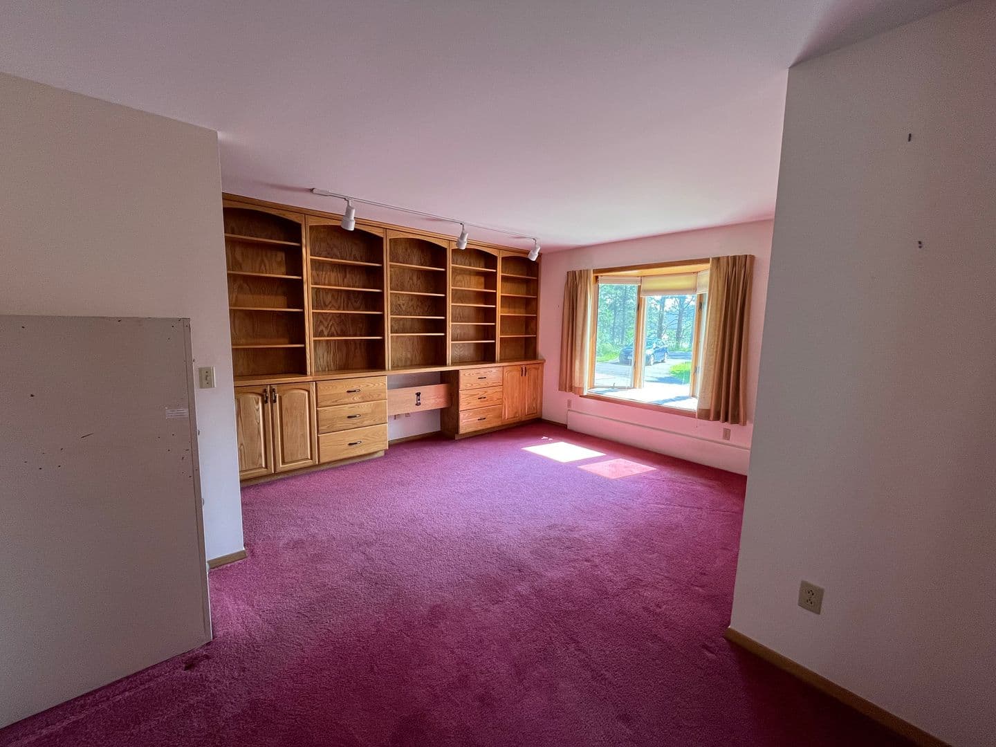 Cloquet House: 1513 S Highway 33