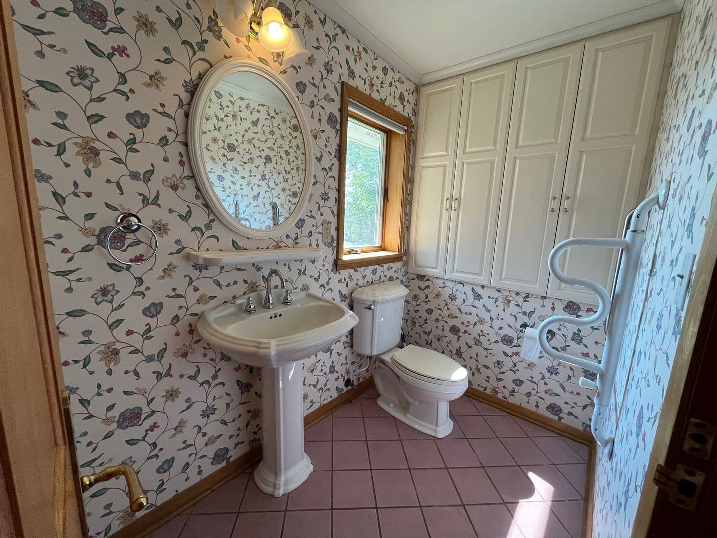 Cloquet House: 1513 S Highway 33
