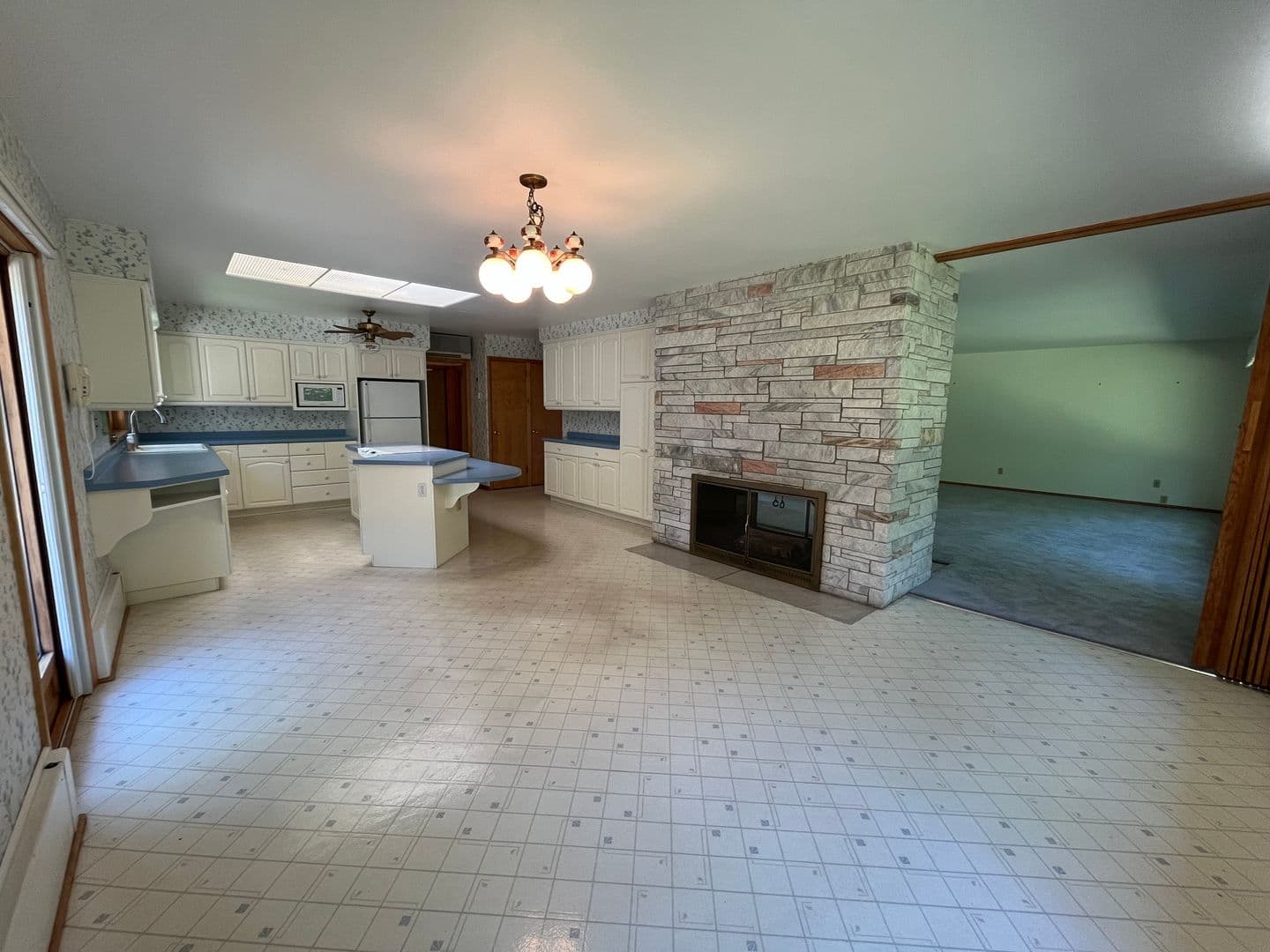 Cloquet House: 1513 S Highway 33