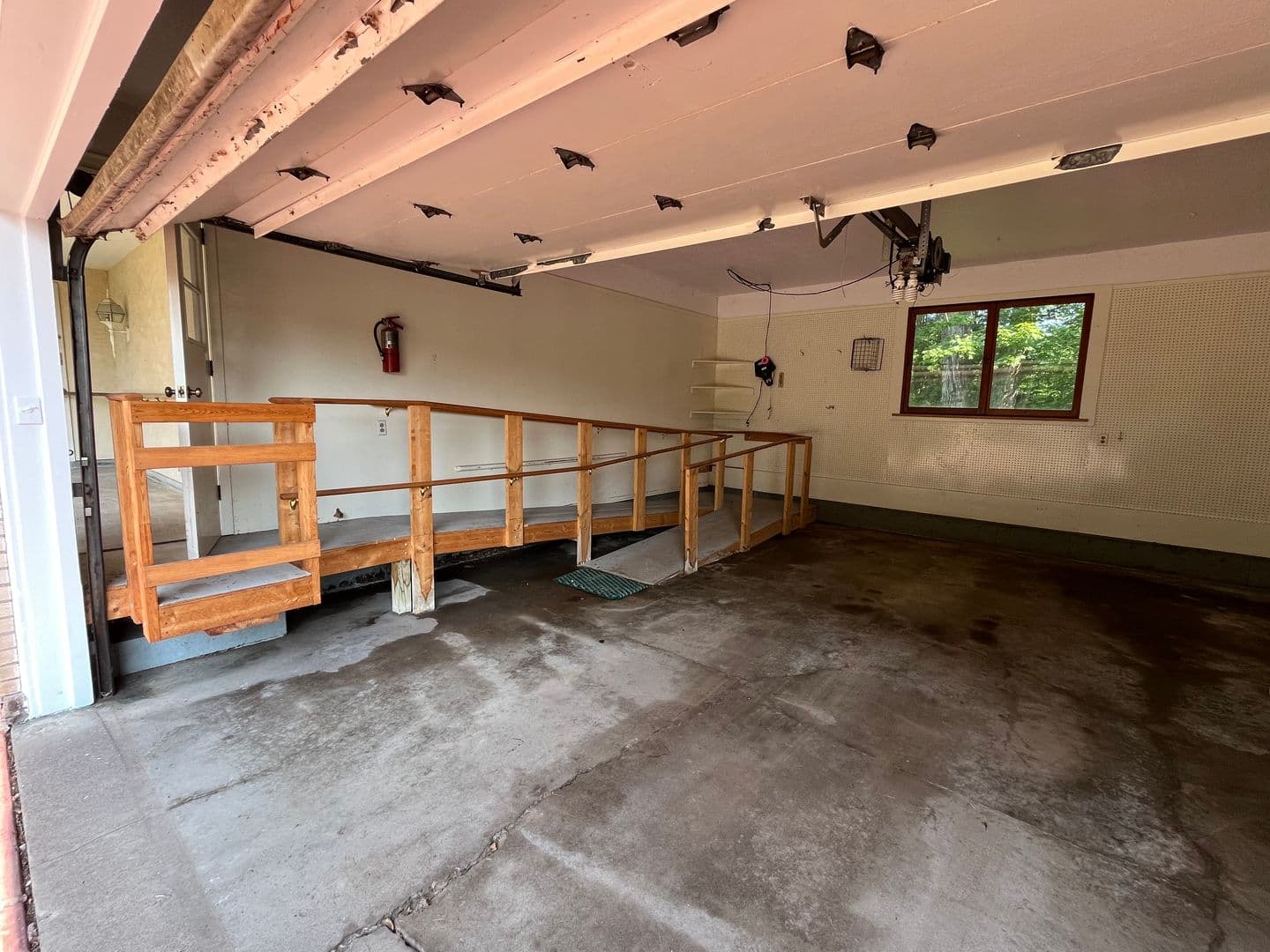 Cloquet House: 1513 S Highway 33