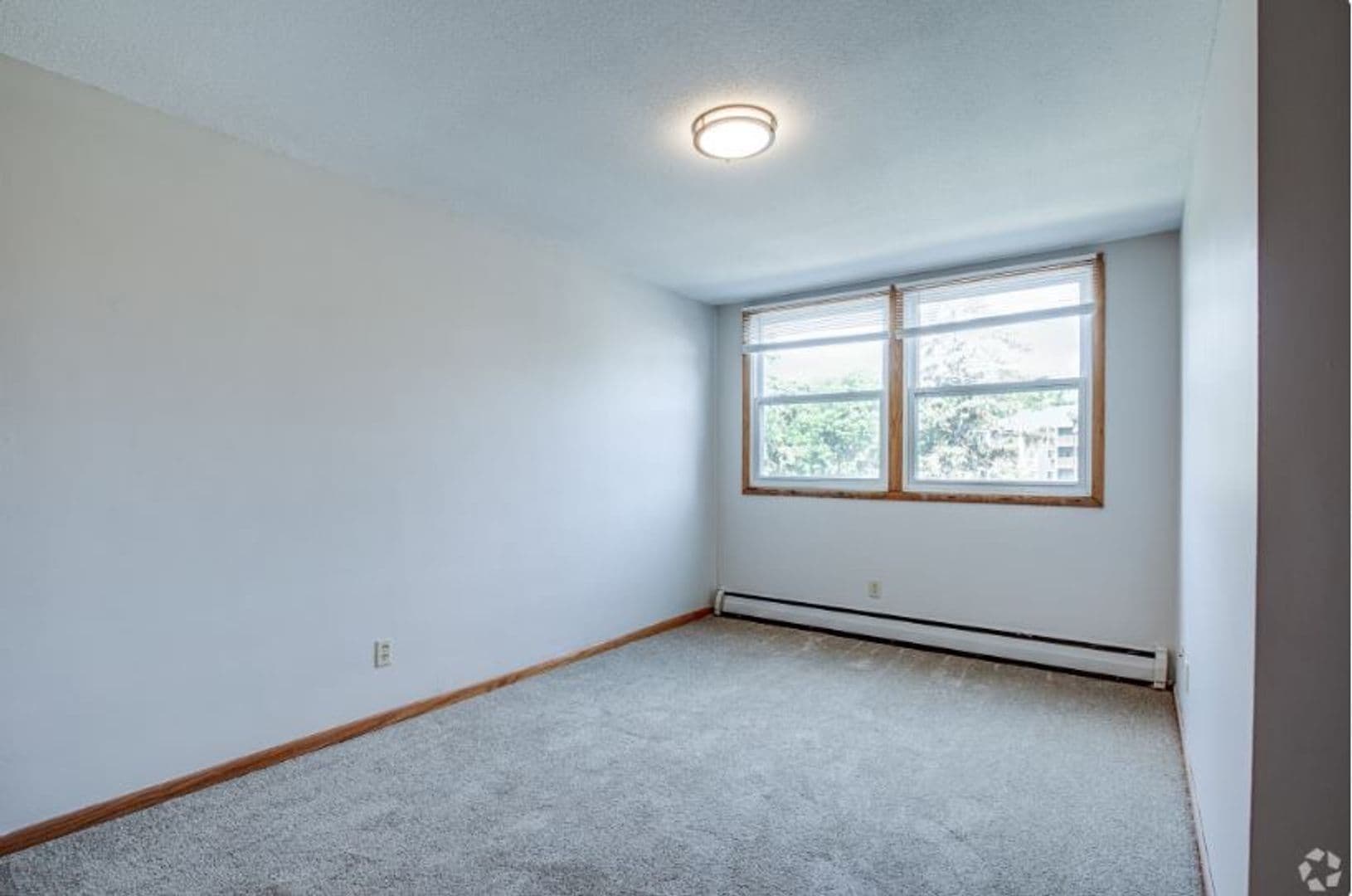 Robbinsdale Apartment: 4032 37th Ave. N